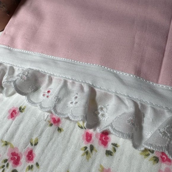 Chic Floral Pink and White Tote Bag - Picture 3 of 7